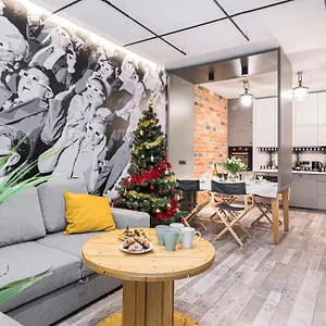 Maya's Flats & 24 - Hollywood Гданьск